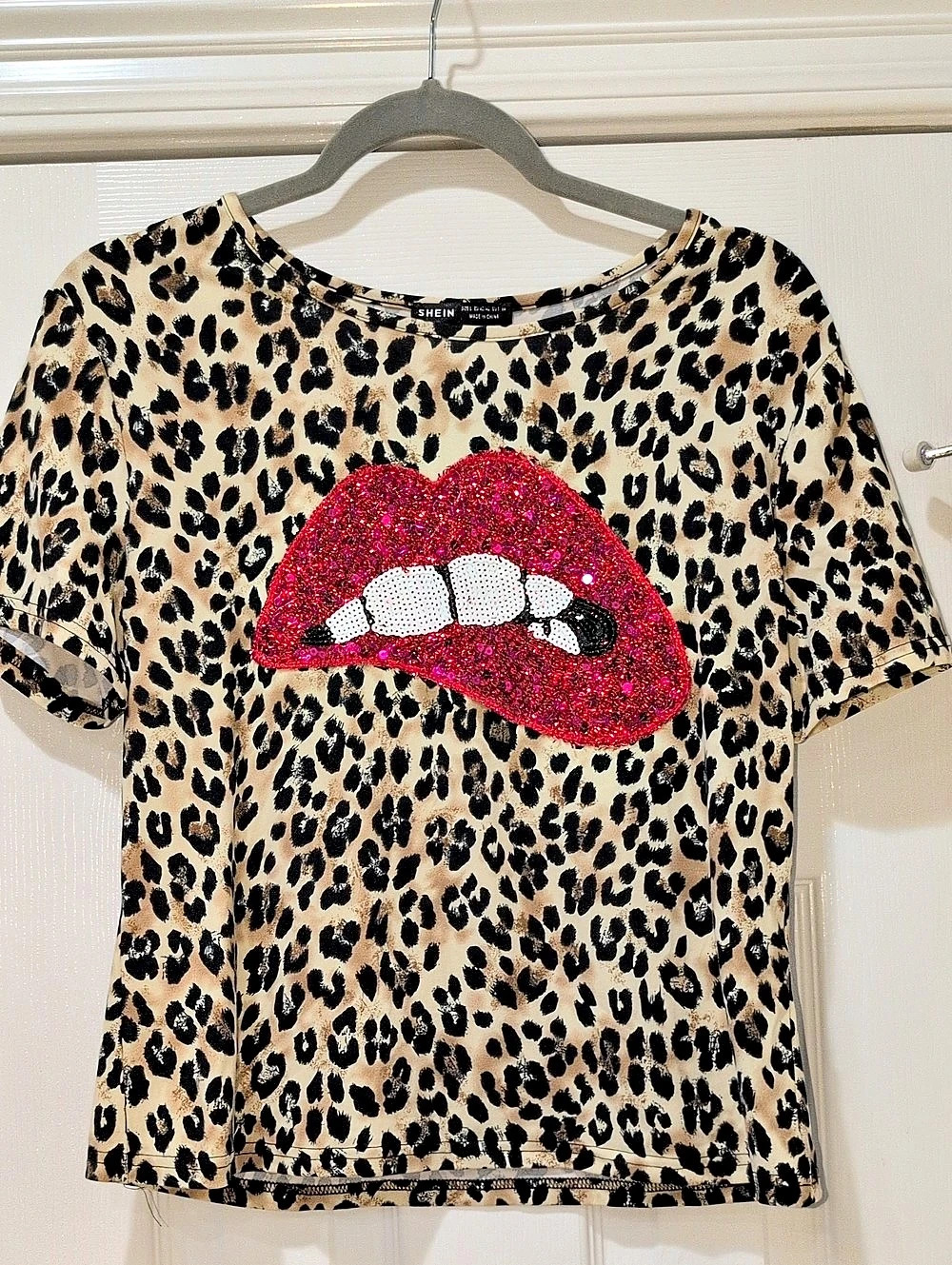 SHEIN Leopard Lip Graphic Short Sleeve Size Large